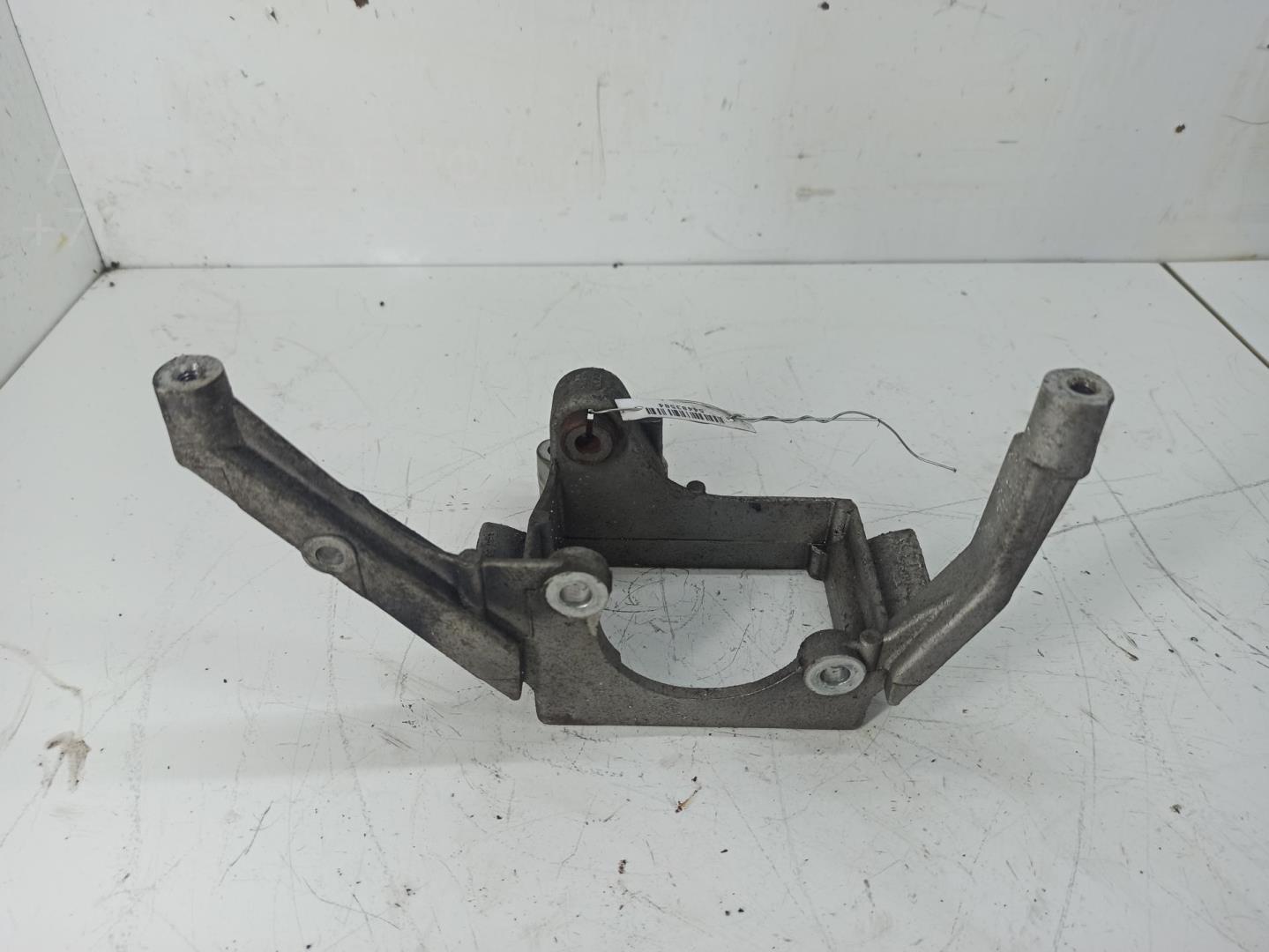 Кронштейн ГУР