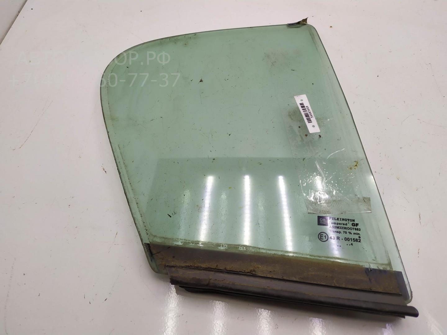 Стекло двери задней правой (форточка)