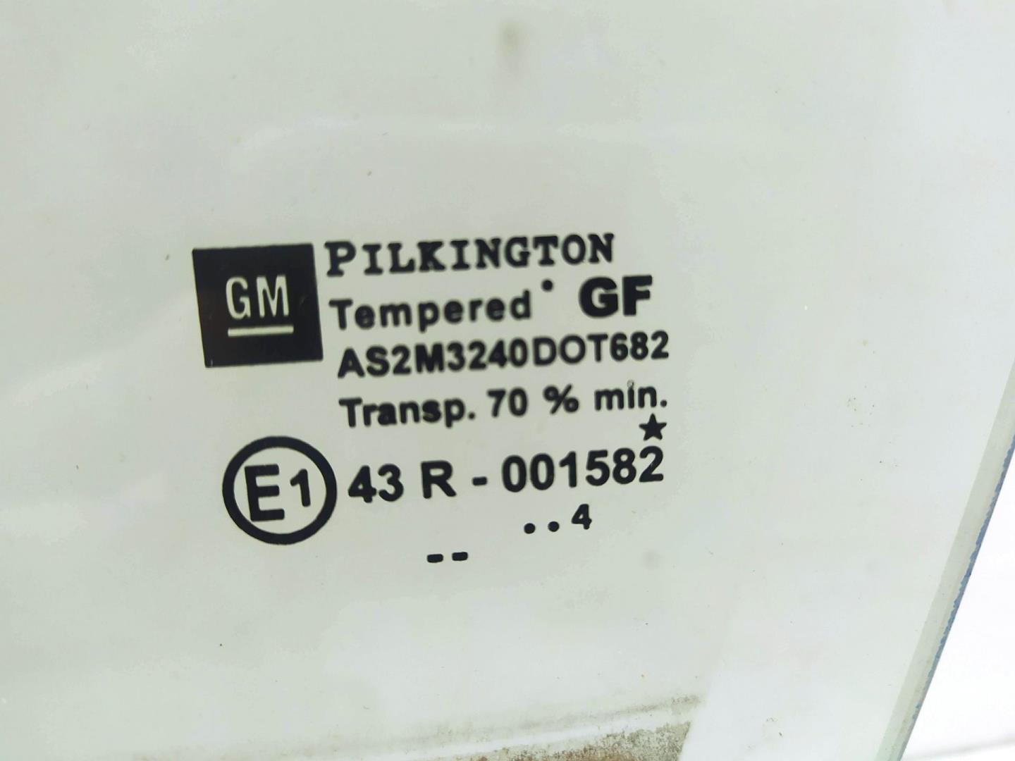 Стекло двери передней левой