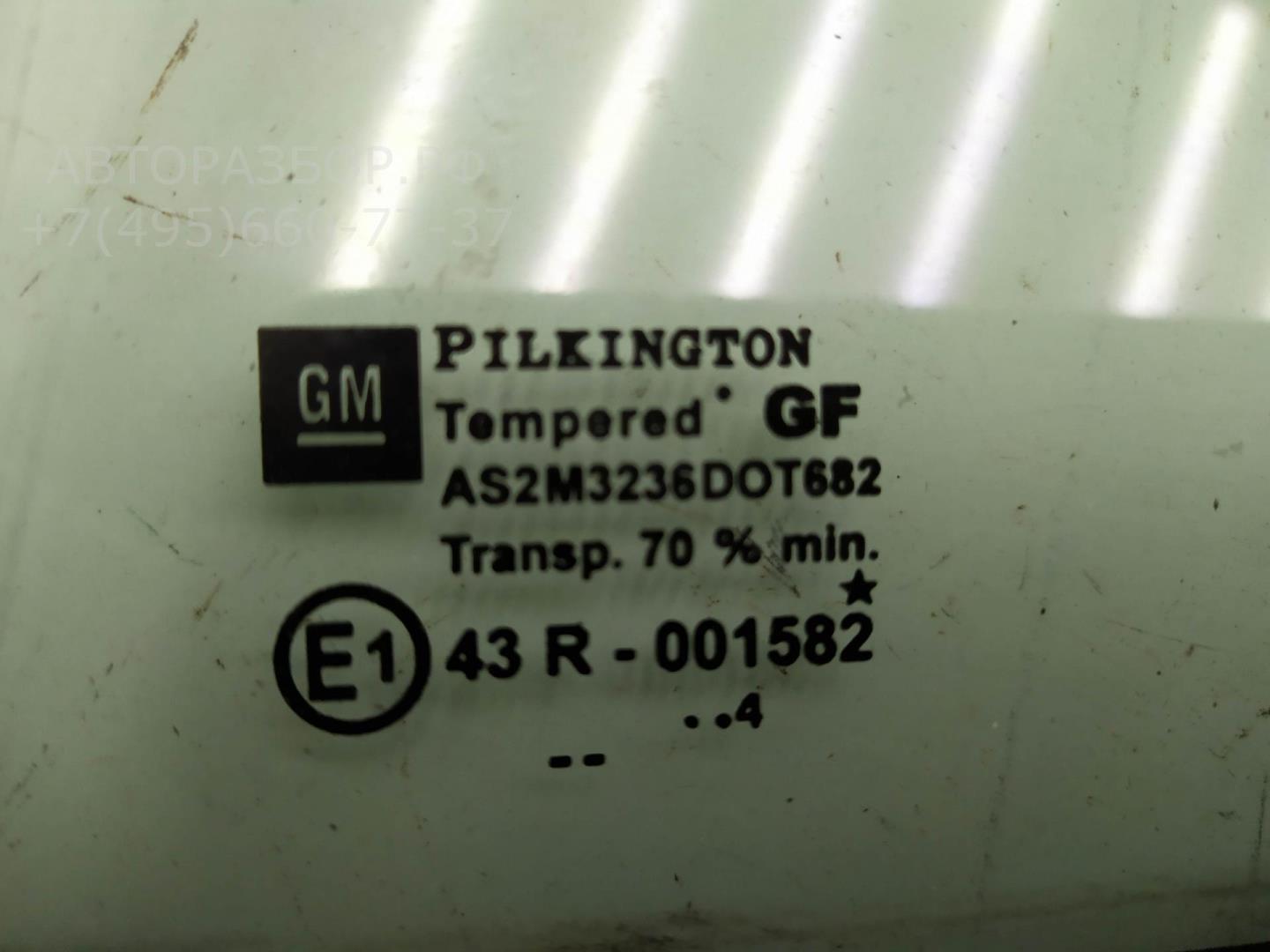 Стекло двери задней левой (форточка)