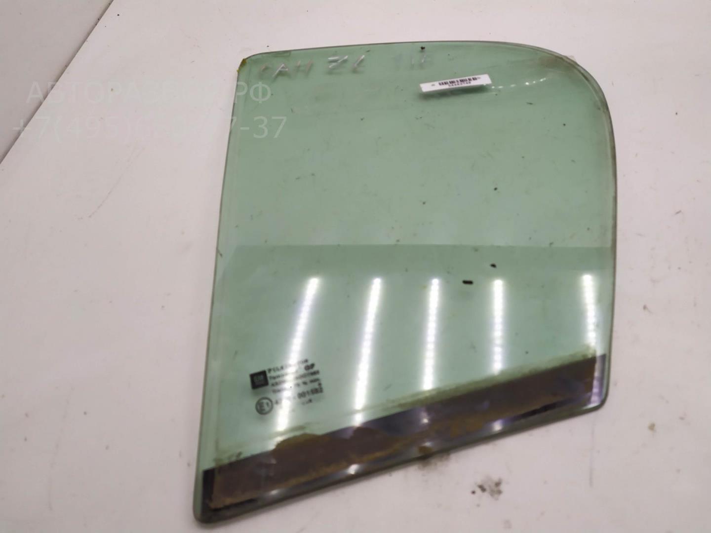 Стекло двери задней левой (форточка)