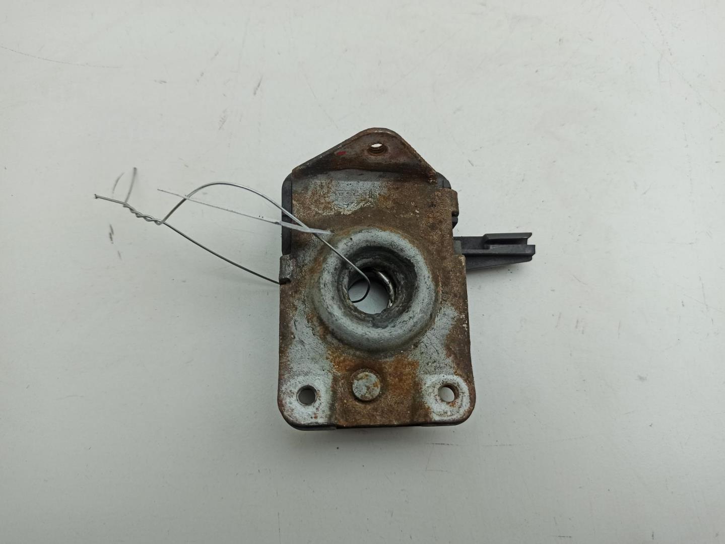 Замок капота