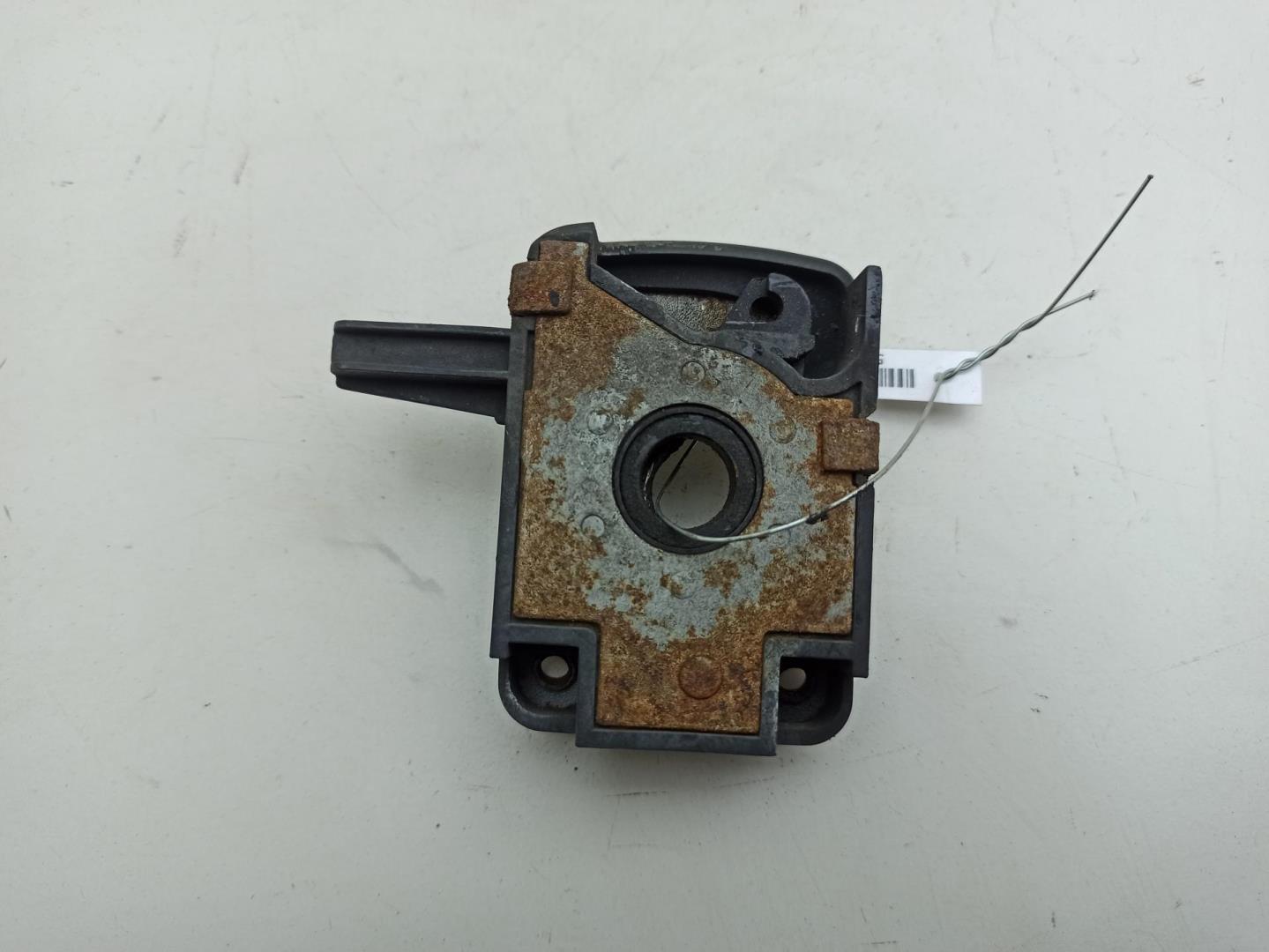 Замок капота