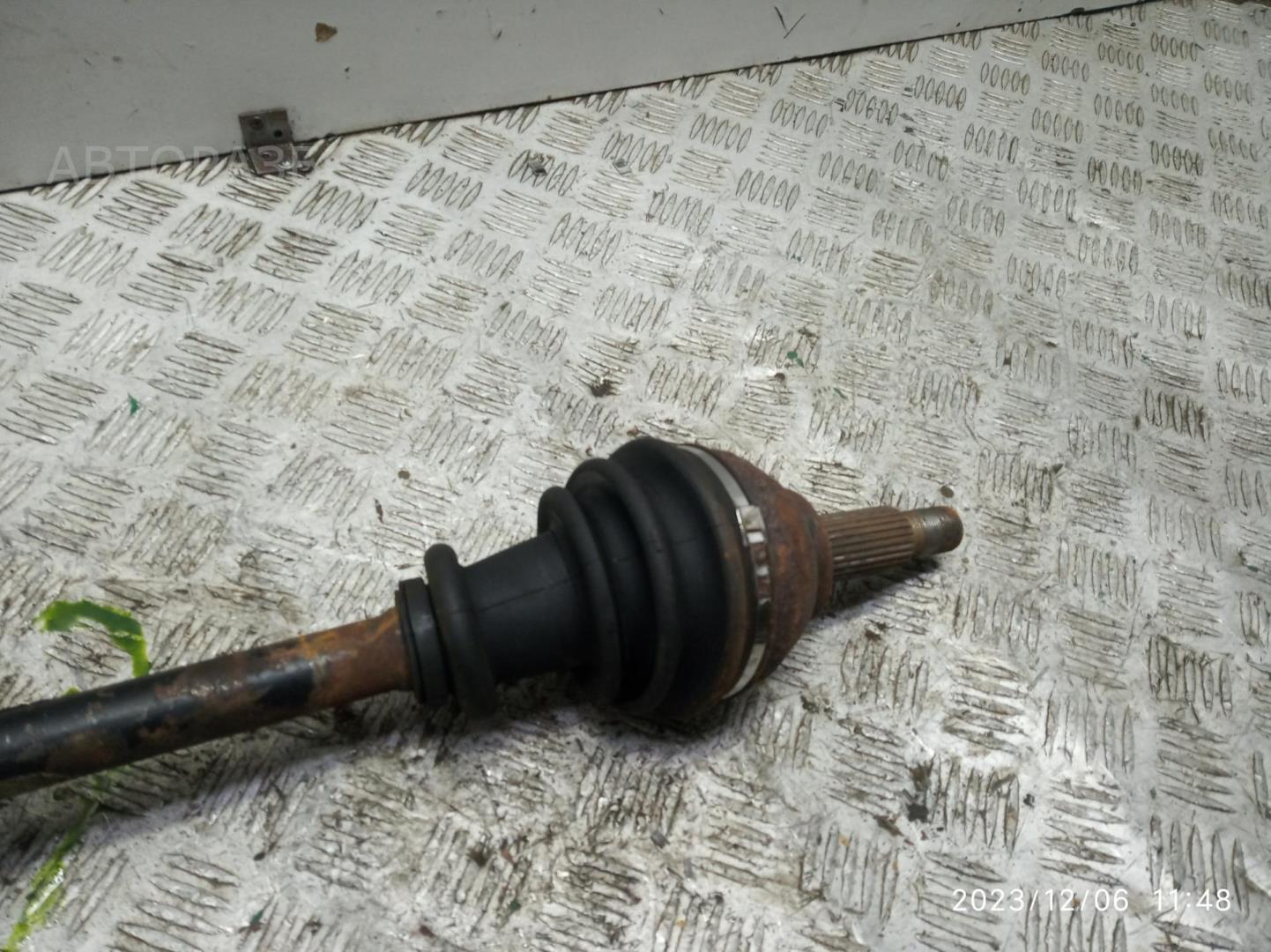 Полуось передняя правая