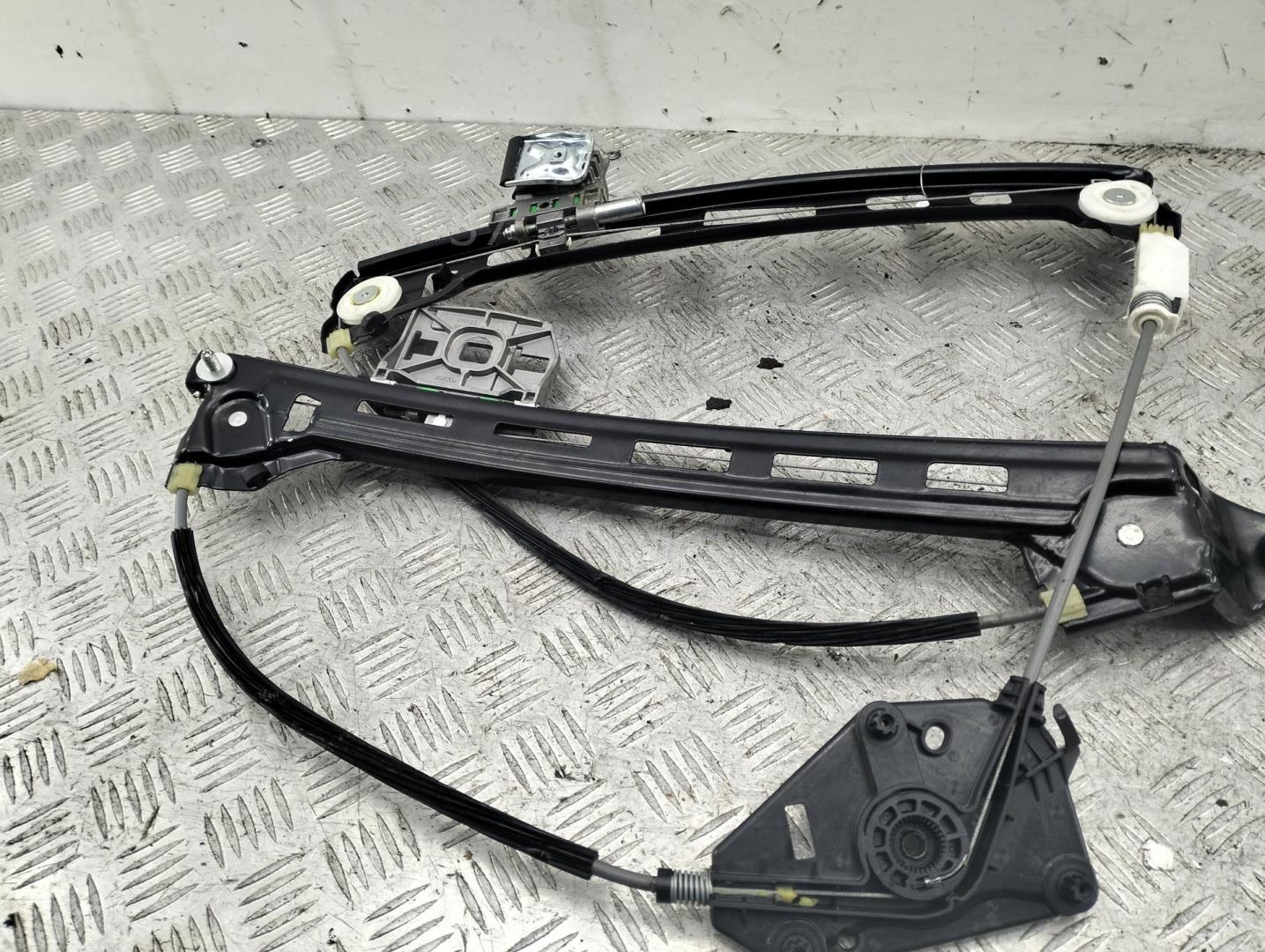 Стеклоподъемник механ. передний правый