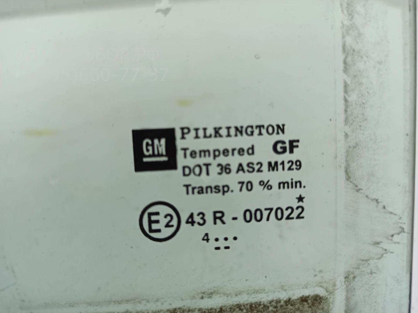 Стекло двери задней левой (форточка)