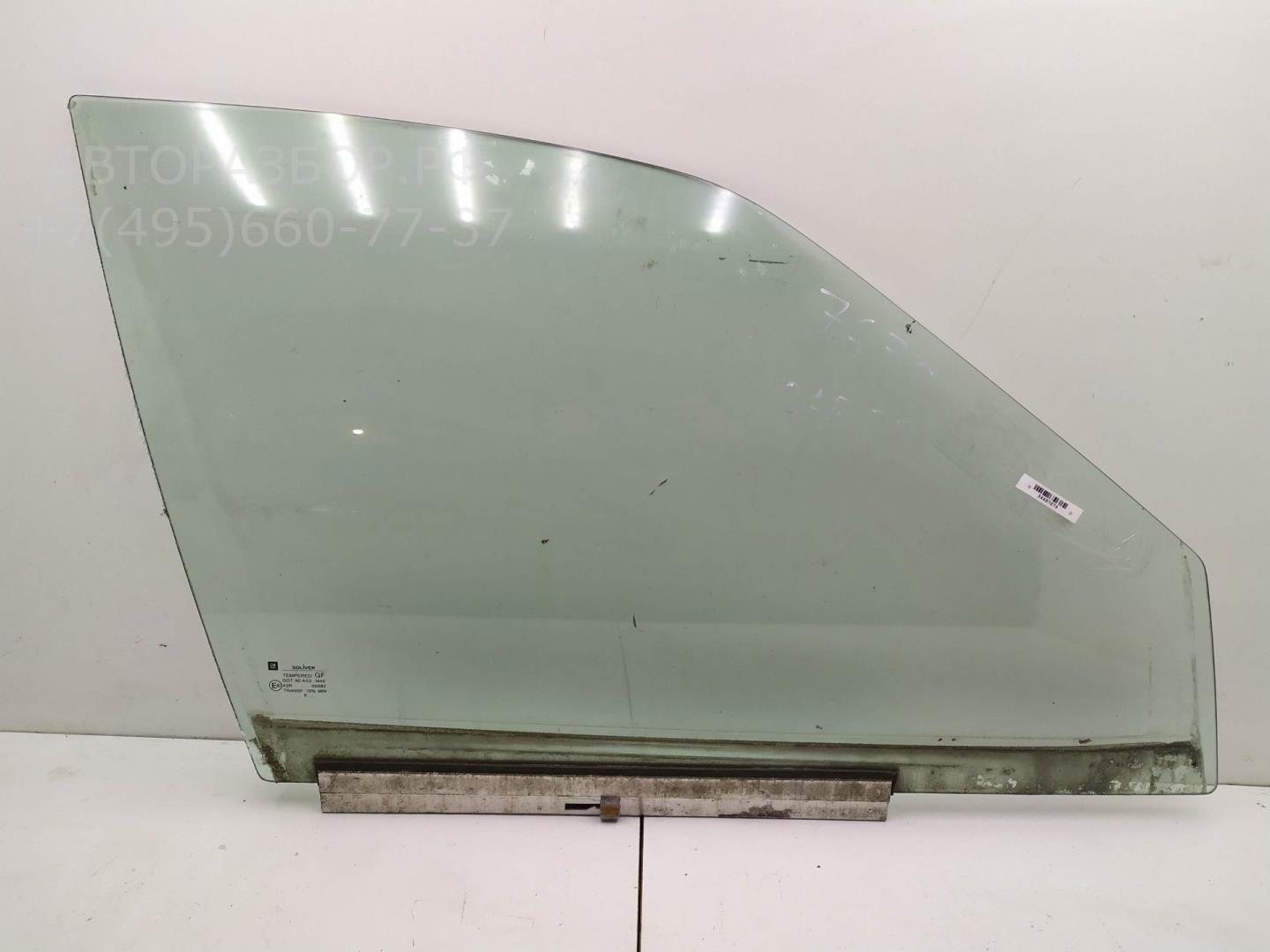 Стекло двери передней правой