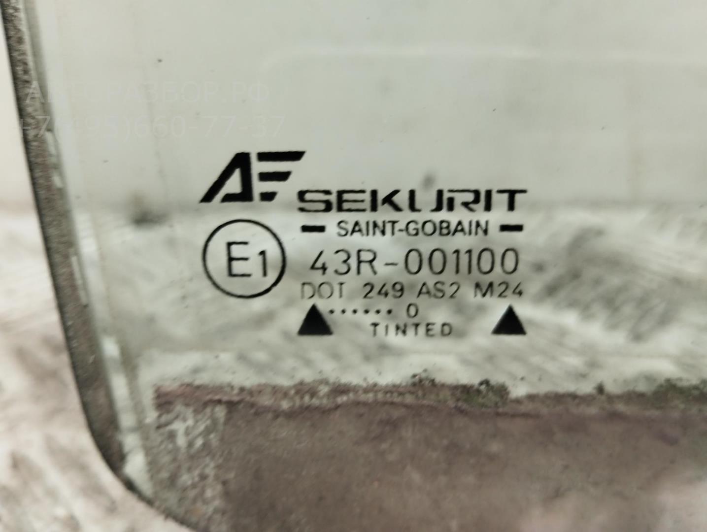 Стекло двери передней правой