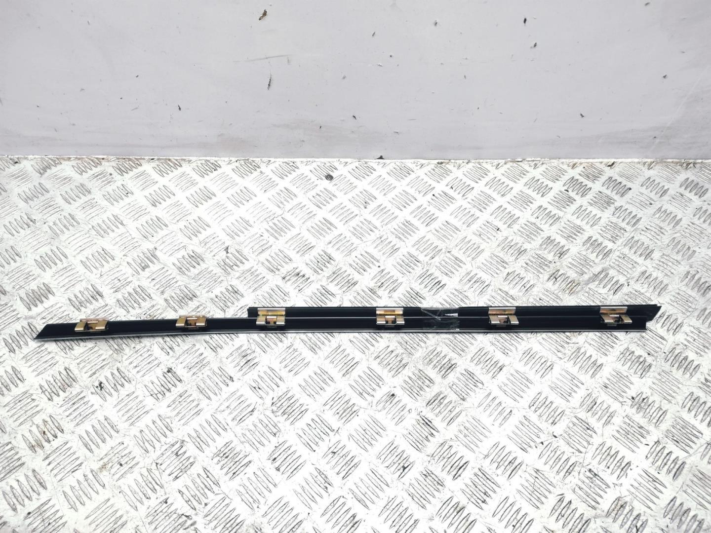 Уплотнитель двери