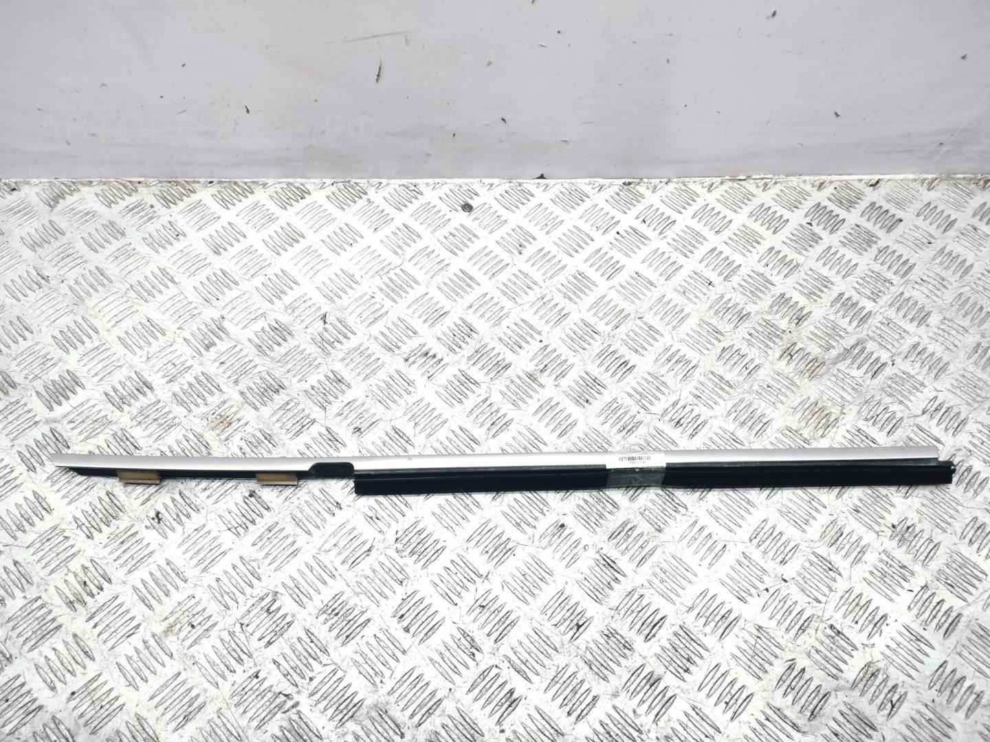 Уплотнитель двери