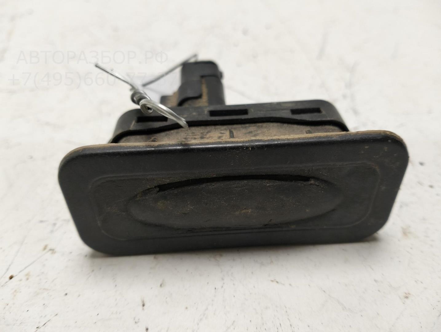 Кнопка открывания багажника