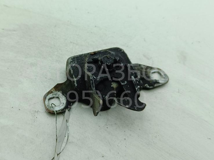 Замок капота