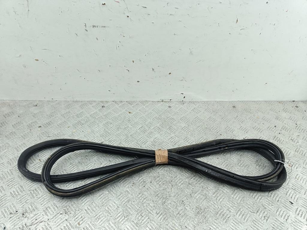 Уплотнитель багажника