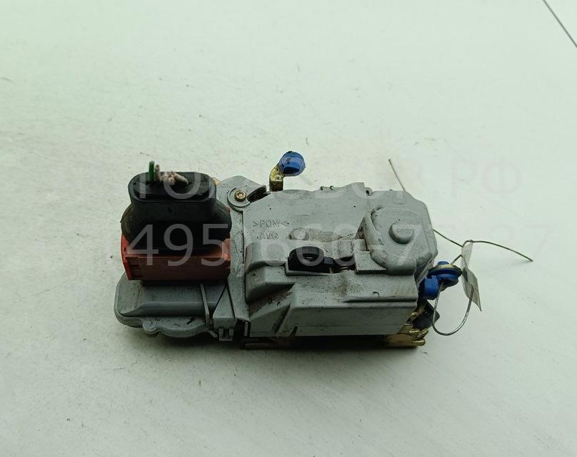 Замок двери передней левой