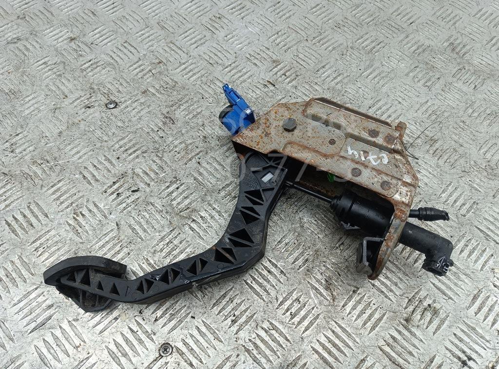 Цилиндр сцепления главный