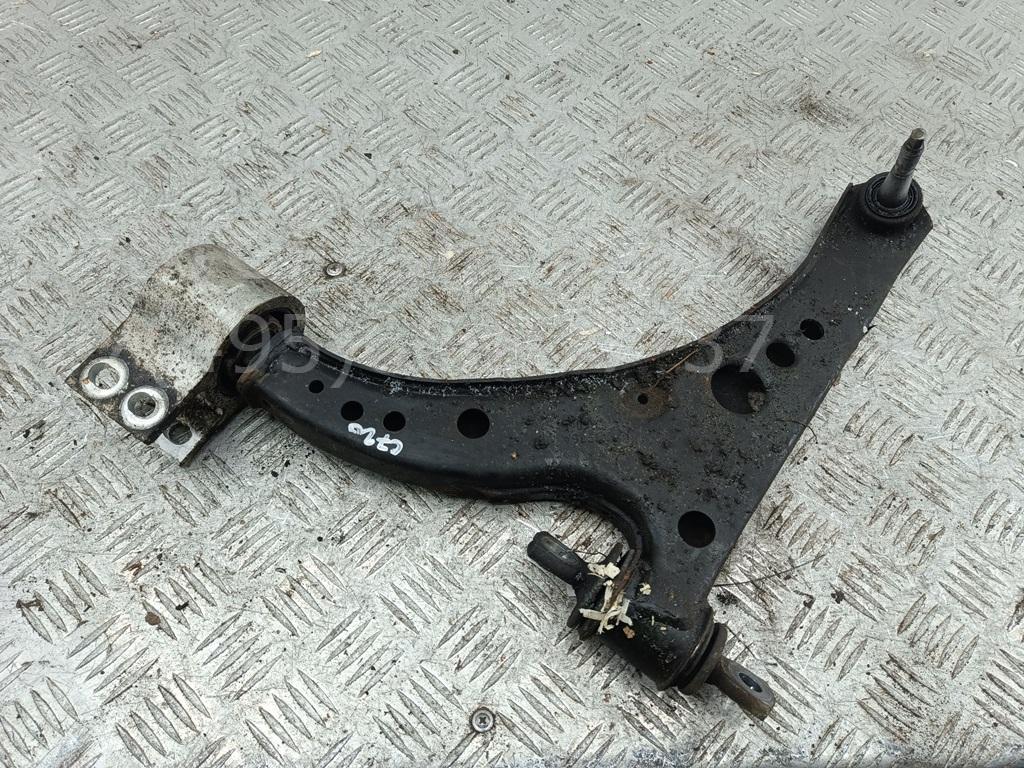 Рычаг передний левый