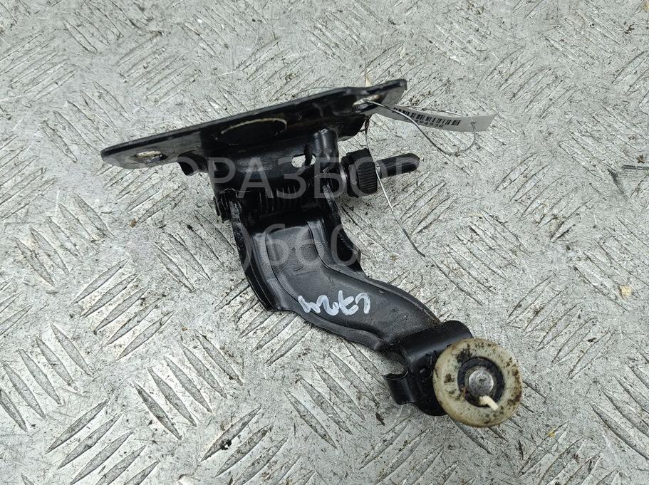 Петля двери