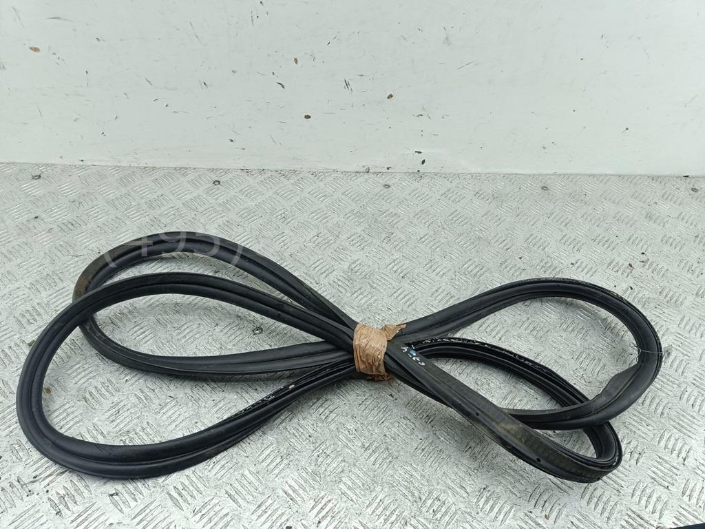 Уплотнитель багажника