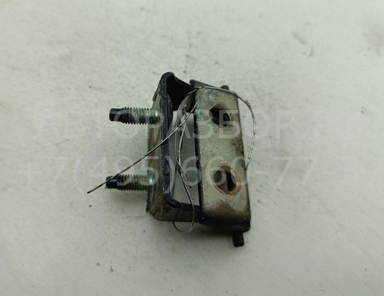 Петля крышки багажника