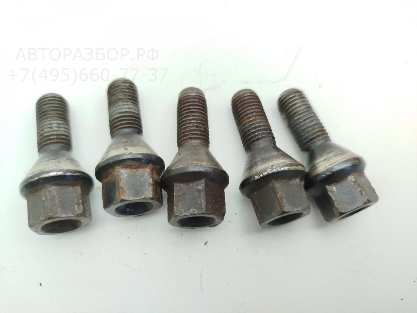 Болт колесный