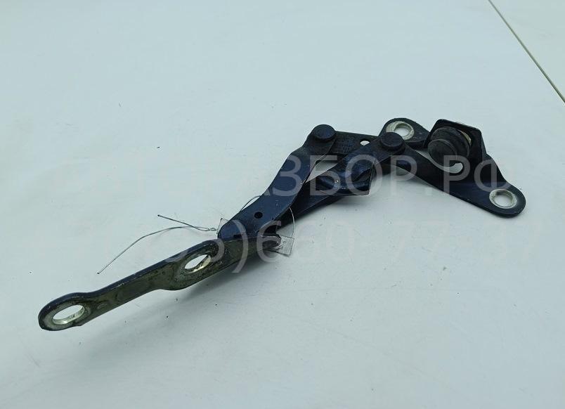 Петля капота левая