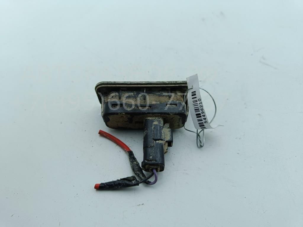 Кнопка открывания багажника