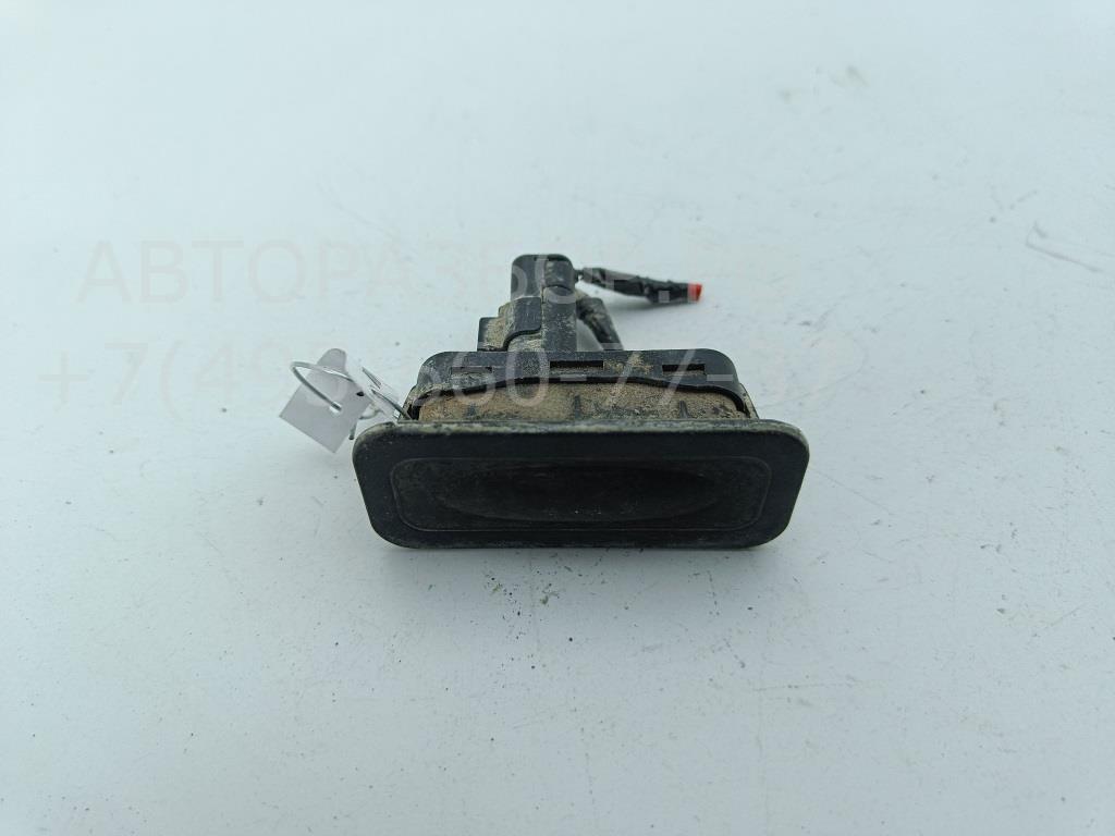 Кнопка открывания багажника