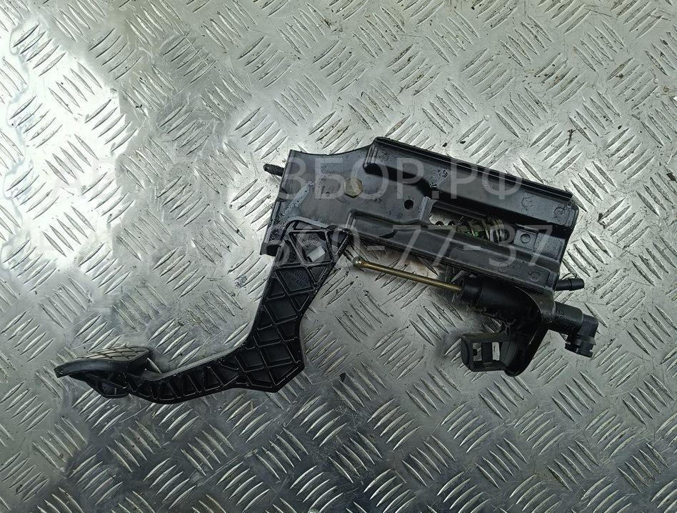 Цилиндр сцепления главный