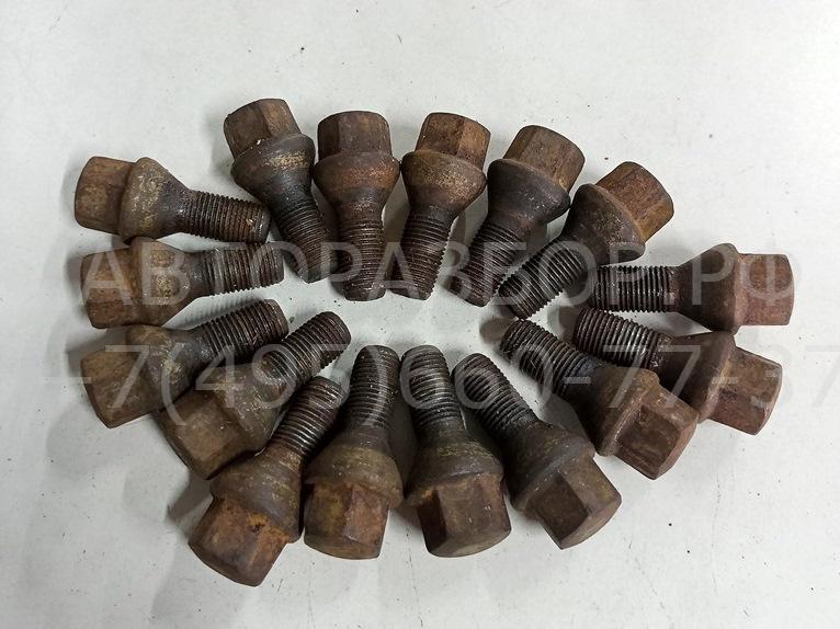 Болт колесный