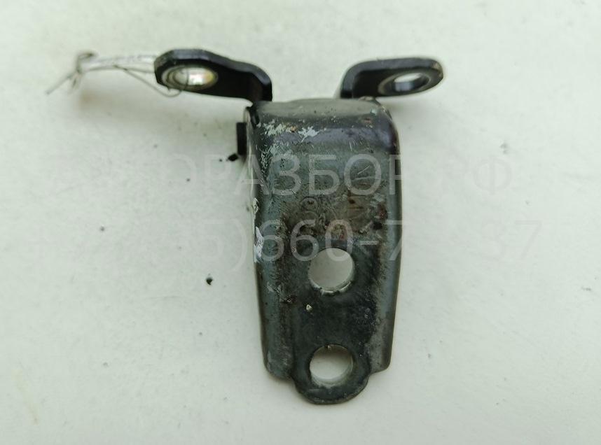 Петля двери