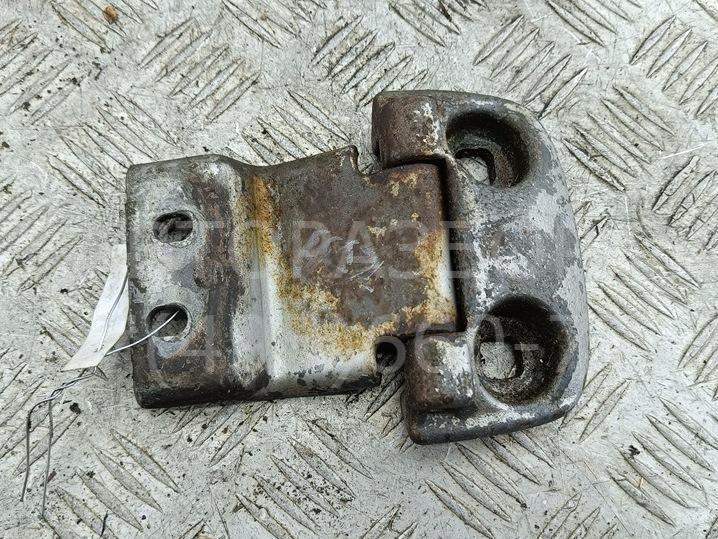 Петля двери