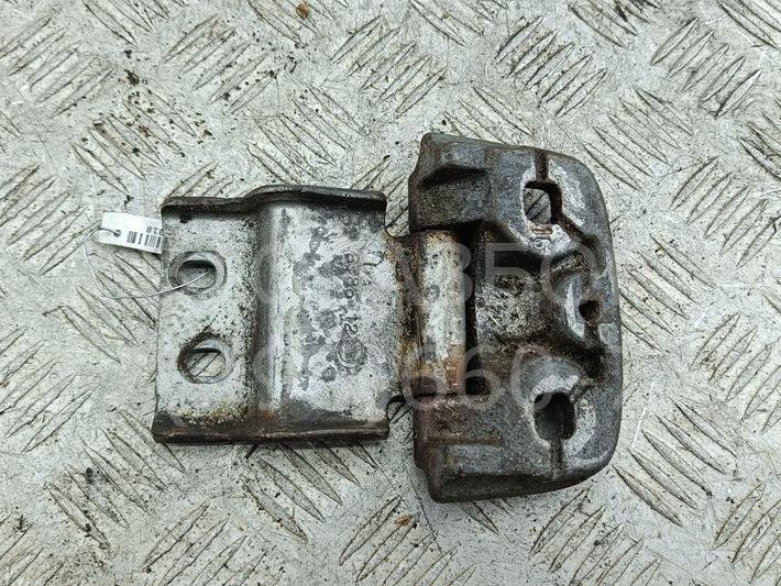 Петля двери