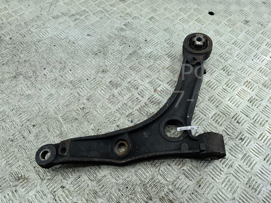 Рычаг передний правый