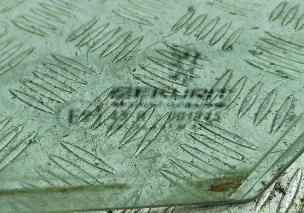 Стекло двери задней левой