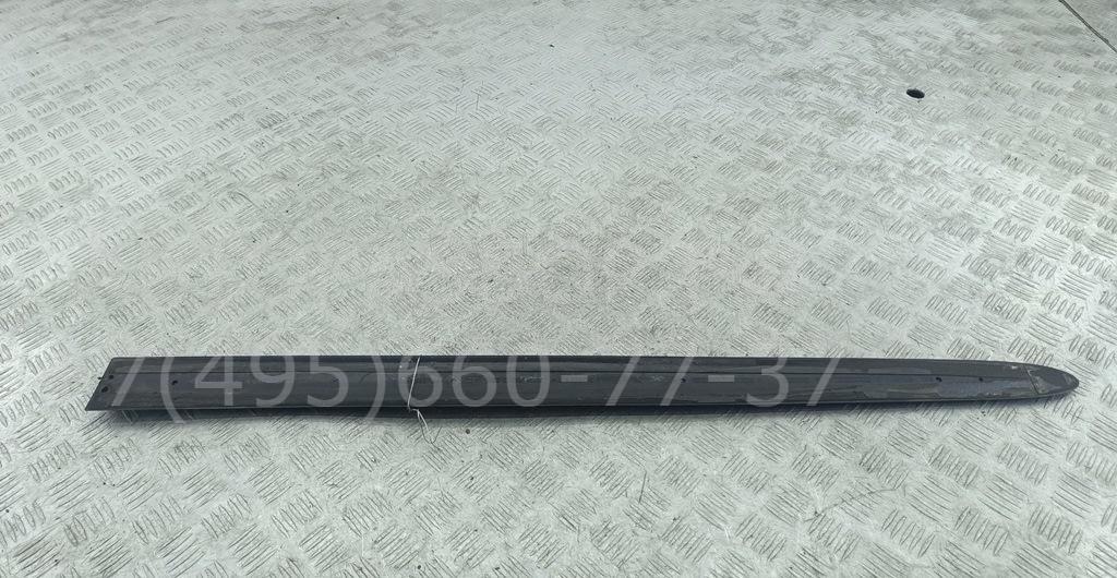 Молдинг двери передней левой