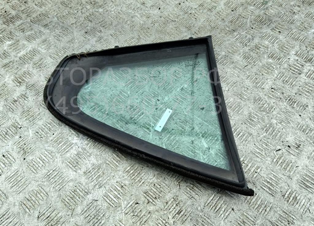 Стекло двери задней правой (форточка)
