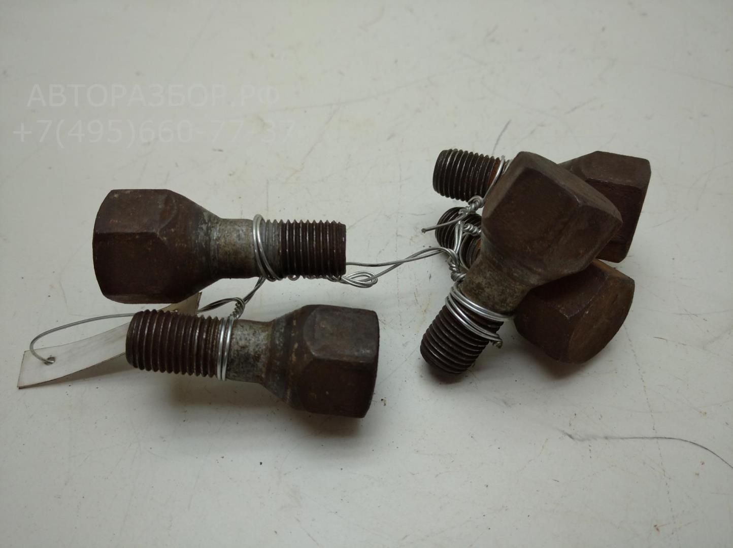 Болт колесный