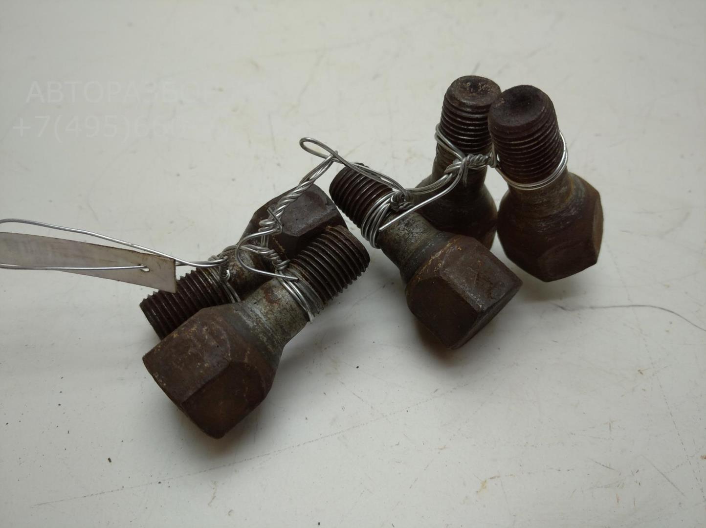 Болт колесный