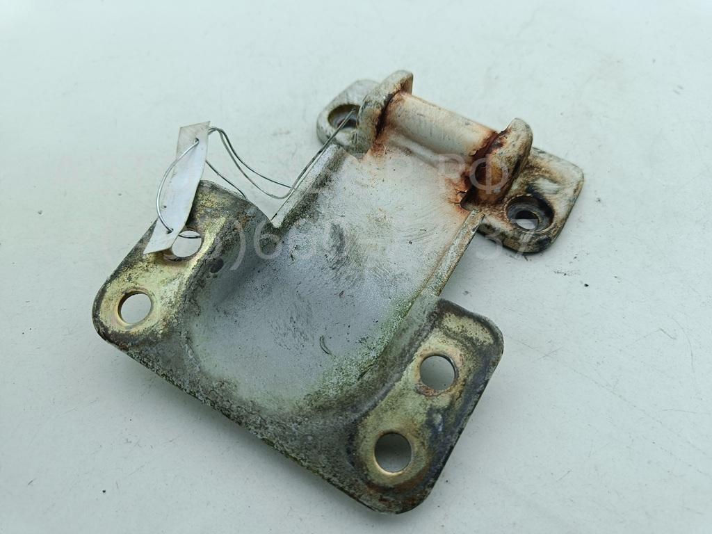 Петля двери