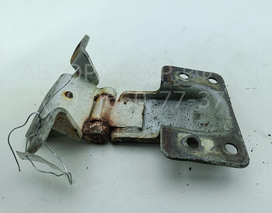 Петля двери