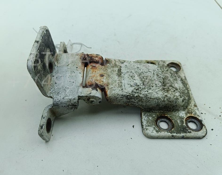 Петля двери