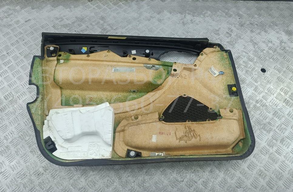 Обшивка двери передней правой