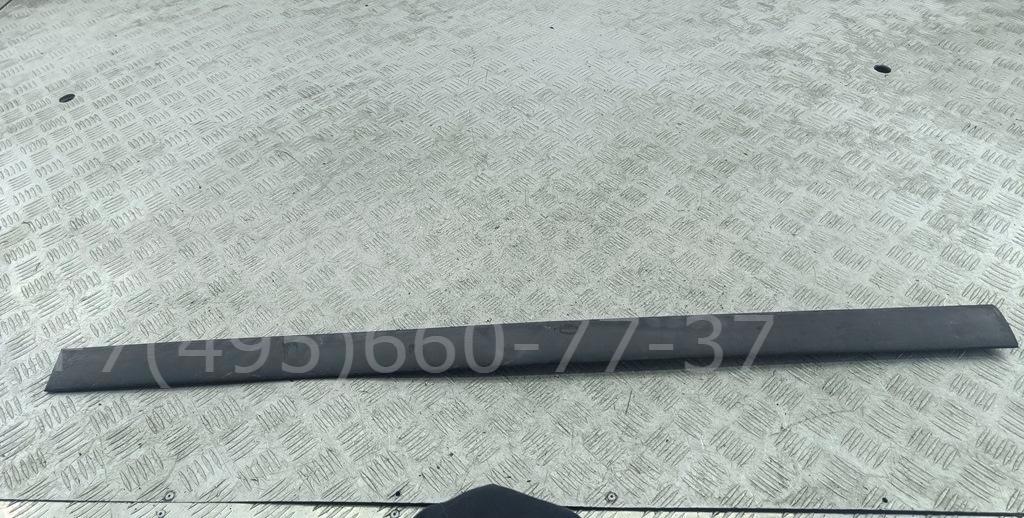 Молдинг двери передней левой