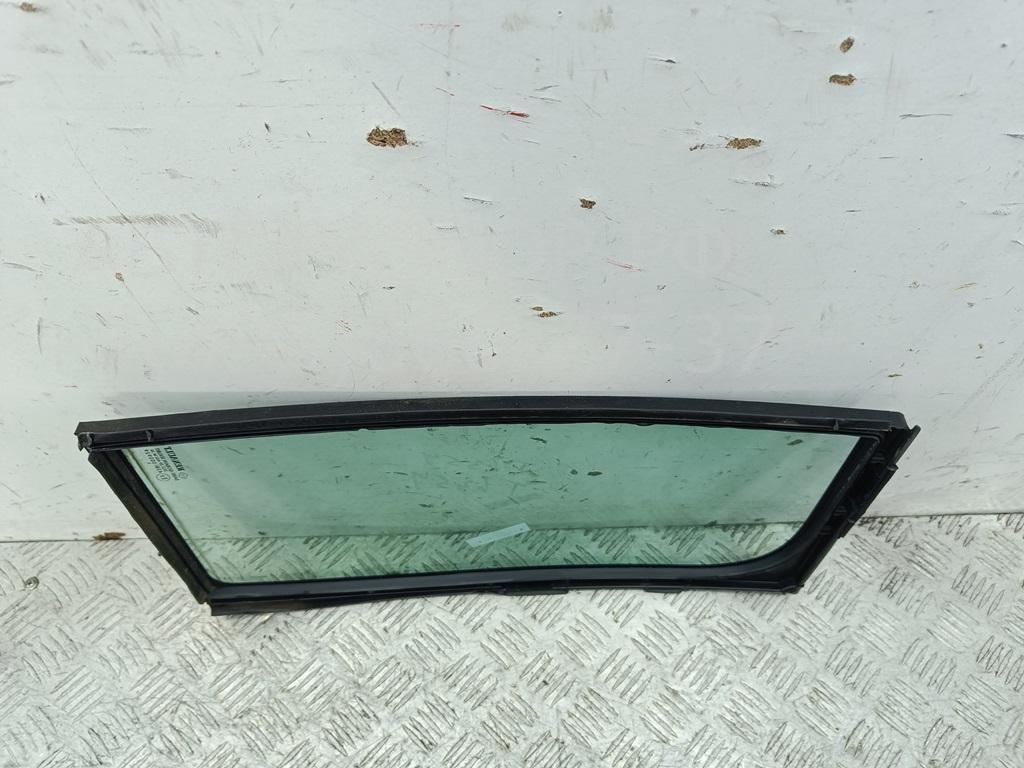 Стекло двери задней правой (форточка)