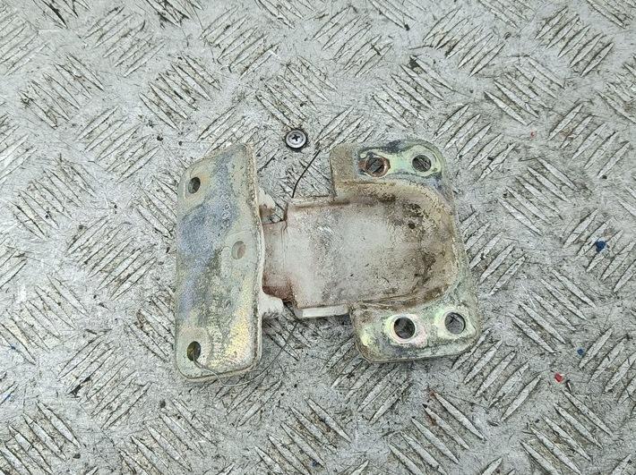 Петля двери