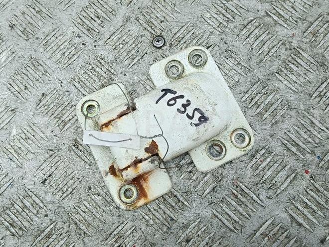 Петля двери