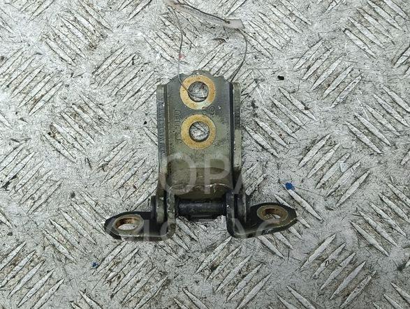 Петля двери