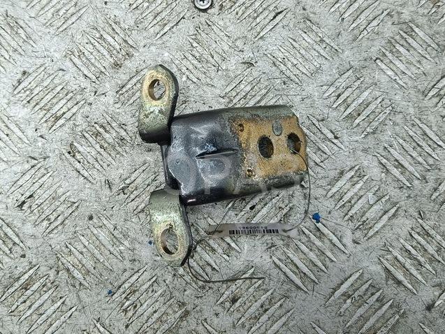 Петля двери