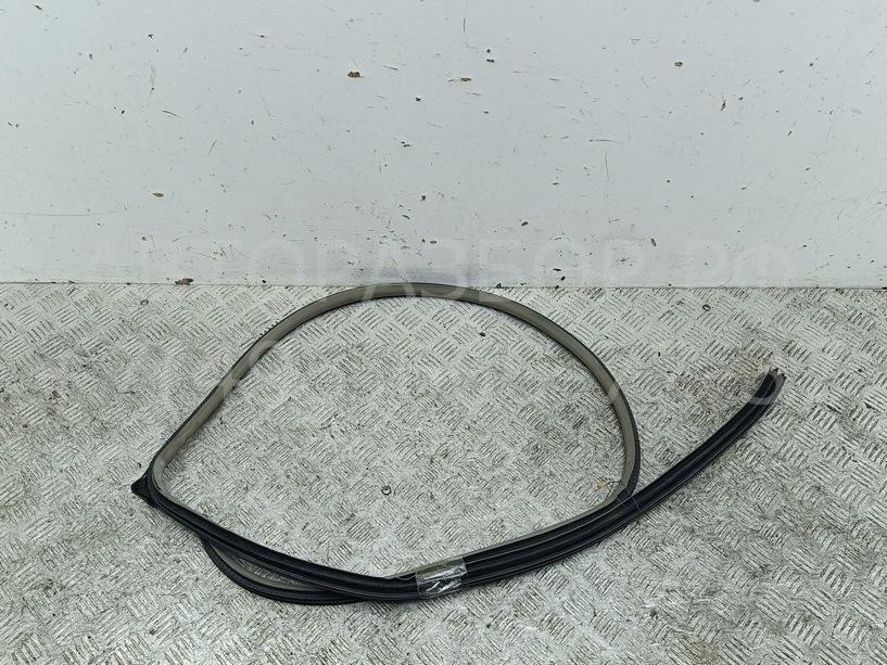 Уплотнитель двери