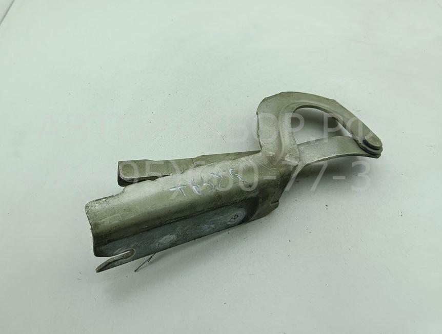 Петля капота правая